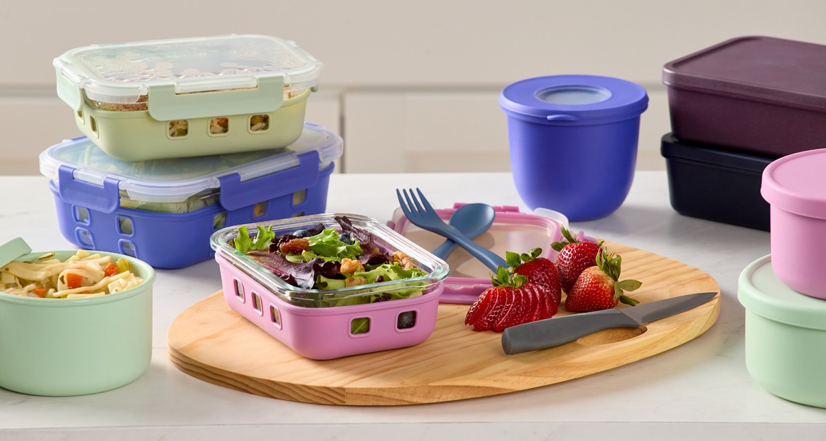 Back-to-school and work lunch food storage containers: glass, silicone, plastic, and bento boxes in multiple colors.