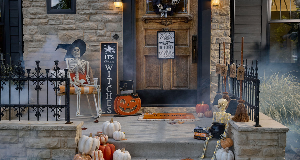 Front porch decorated for Halloween.