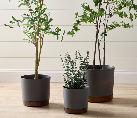 Round black planters in various sizes.