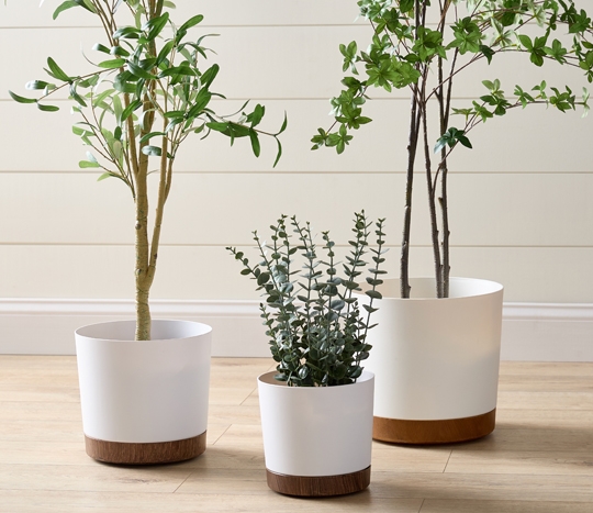 Round white planters in various sizes.